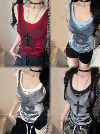 Camisole top s remenima, sling stil, uski kroj, kratka duljina, uzorak glazbeni rock, tkanina rayon s 90–95% pamuka i <30% spandeksa