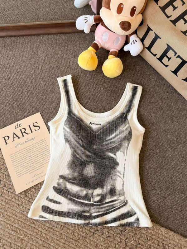 Camisole top s remenima, sling stil, uski kroj, kratka duljina, uzorak glazbeni rock, tkanina rayon s 90–95% pamuka i <30% spandeksa