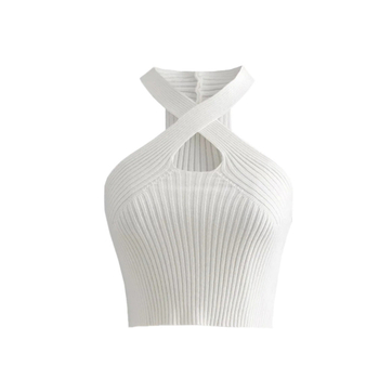 Kratki pleteni halter top s križnim vratom – uski kroj, kratka duljina