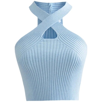 Kratki pleteni halter top s križnim vratom – uski kroj, kratka duljina