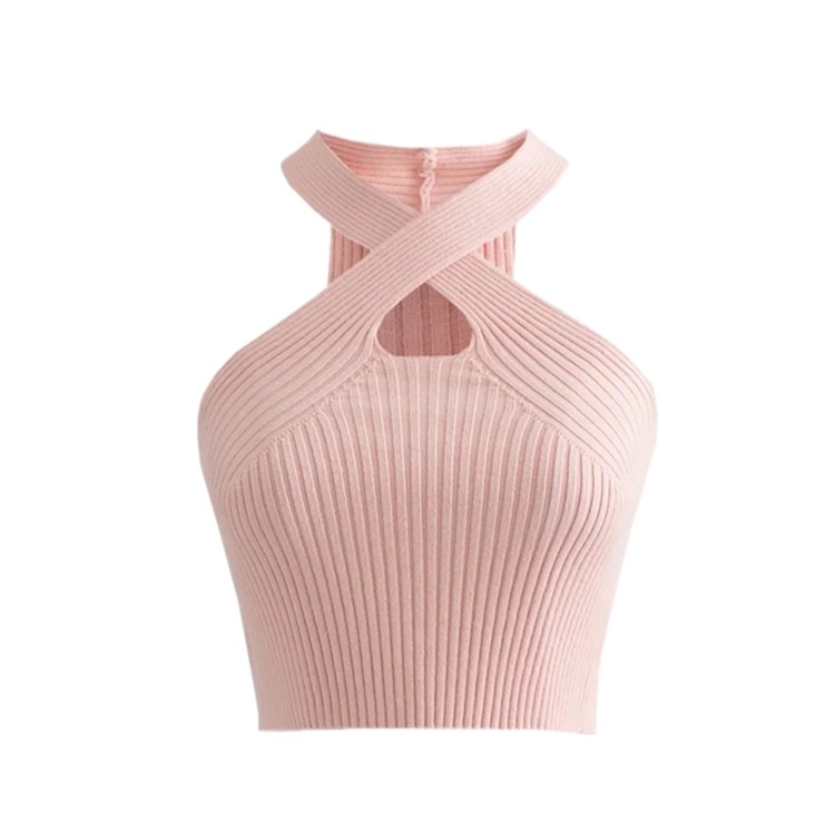 Kratki pleteni halter top s križnim vratom – uski kroj, kratka duljina