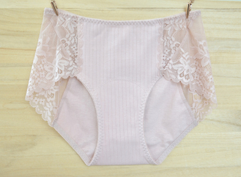 Női menstruációs fehérnemű, fő anyag 95% pamut, alátét 100% pamut, középmagas derekú, gyorsan száradó