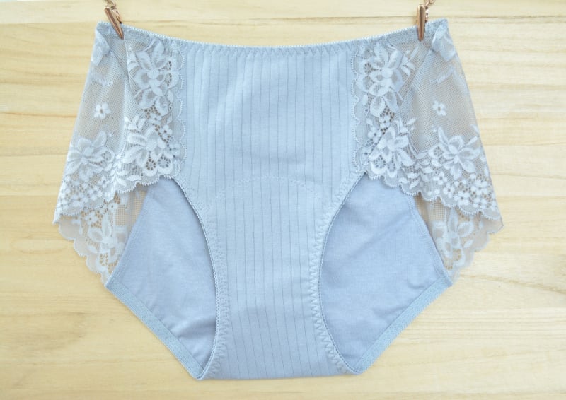 Női menstruációs fehérnemű, fő anyag 95% pamut, alátét 100% pamut, középmagas derekú, gyorsan száradó
