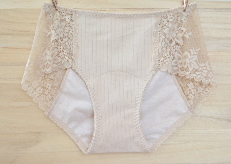 Női menstruációs fehérnemű, fő anyag 95% pamut, alátét 100% pamut, középmagas derekú, gyorsan száradó