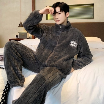 Férfi coral velúr lounge ruha, extra vastag téli pizsama szett álló gallérral és hosszú nadrággal, minimalistikus, laza otthoni viselet