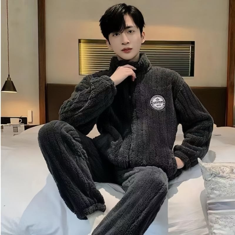 Férfi coral velúr lounge ruha, extra vastag téli pizsama szett álló gallérral és hosszú nadrággal, minimalistikus, laza otthoni viselet