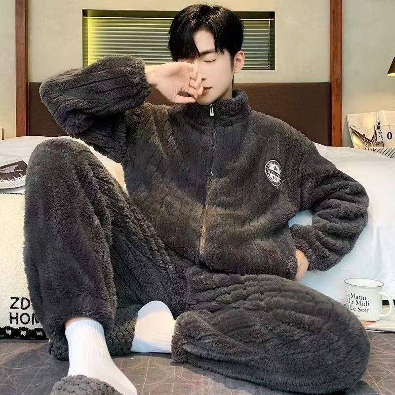 Férfi coral velúr lounge ruha, extra vastag téli pizsama szett álló gallérral és hosszú nadrággal, minimalistikus, laza otthoni viselet