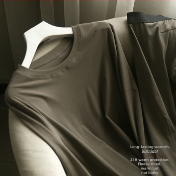 Vīriešu termiskais apģērba komplekts – elastīgs plāns tops un bikses, 93,3% poliesters / 6,7% elastāns, vienslāņu, mēreni silts, 161–180 g/m2