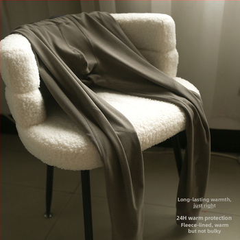 Vīriešu termiskais apģērba komplekts – elastīgs plāns tops un bikses, 93,3% poliesters / 6,7% elastāns, vienslāņu, mēreni silts, 161–180 g/m2