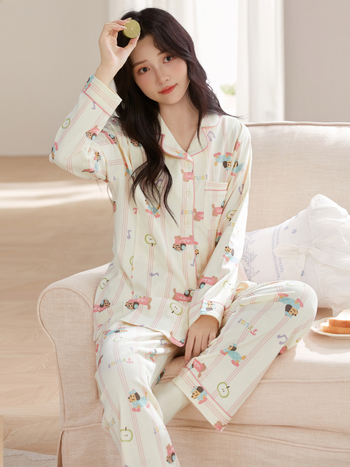 Po gimdymo naktiniai drabužiai maitinti su maitinančiu atvartu, medvilnė >95%, ilgos rankovės, anime spaudas