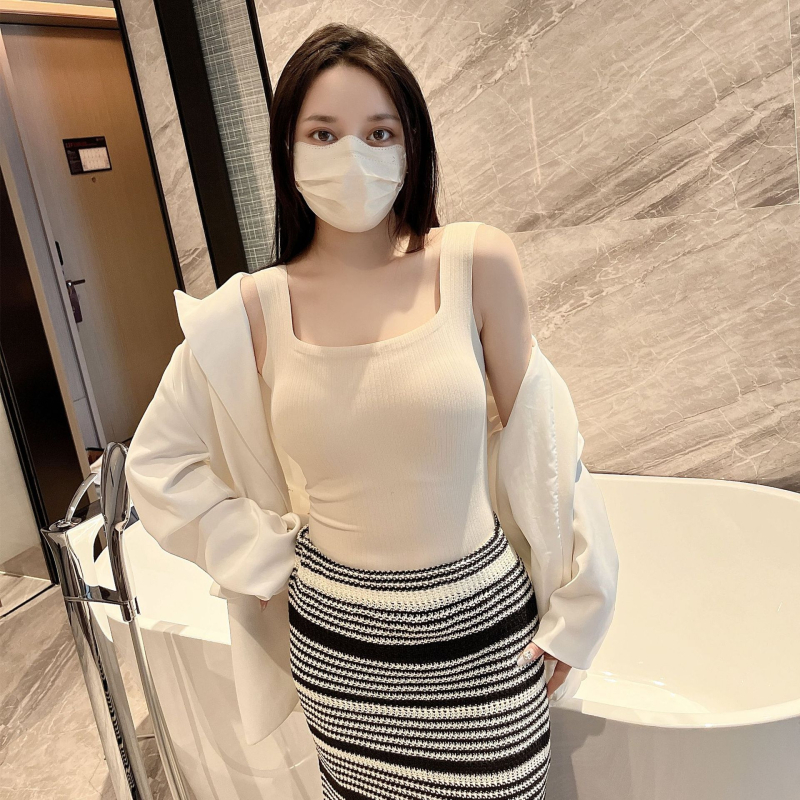 Ženska termalna vest s integriranom košaricom za grudi, troje slojeva tkanine, debljina 201–250 g/m2, glavni materijal: najlon, oblikuje tijelo i zadržava toplinu