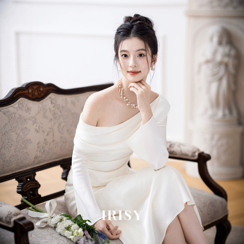 Сватбена рокля с едно рамо, А-линия силует, сатен, дълга пола, ръкав 3/4, висока талия