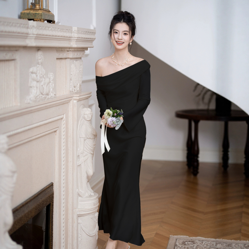 Сватбена рокля с едно рамо, А-линия силует, сатен, дълга пола, ръкав 3/4, висока талия