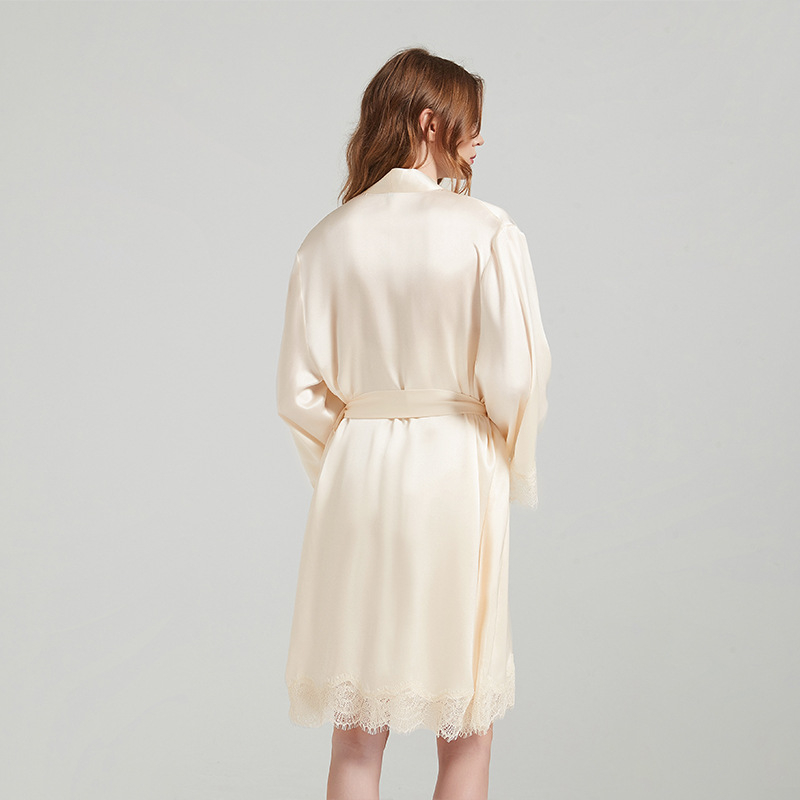 Dva dijela satenog noćnog od svile s izvezenim leptirima i čipkom, 100% Mulberry svila, satenski završetak, 19 momme