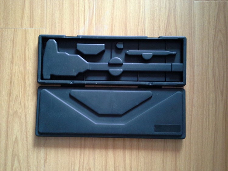 Калибър с индикатор в пластмасова кутия, обхват 0-150/0-200/0-300 мм