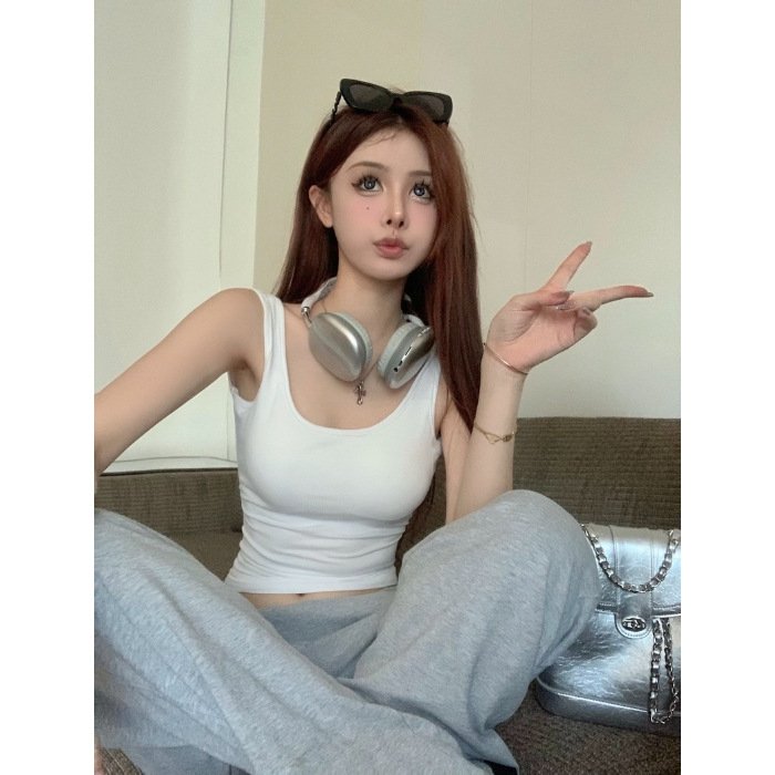 Kamisol s ugrađenim jastučićima za prsa, lagani ljetni top na preklop, slim fit, duljina 50-65 cm, jednobojni materijal od poliestera s elastanom (70-80% poliester, <30% elastan); nepomične naramenice; Ljeto 2024