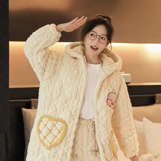 Pidžama set od silk-like pamuka, cardigan stil s reverom, dugi rukavi i hlače, za kućnu udobnost