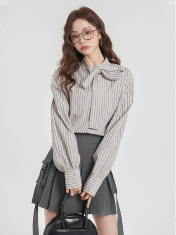 Bluza în dungă cu guler funda, mâneci lungi, croi lejer, lungime obișnuită, stil japonez-coreean de relaxare