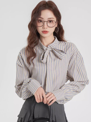 Bluza în dungă cu guler funda, mâneci lungi, croi lejer, lungime obișnuită, stil japonez-coreean de relaxare