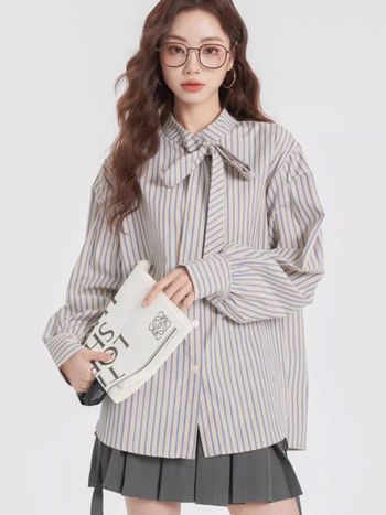 Bluza în dungă cu guler funda, mâneci lungi, croi lejer, lungime obișnuită, stil japonez-coreean de relaxare