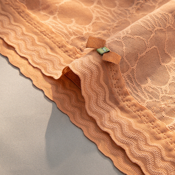 Ženske gaćice s visokim strukom, glavni materijal najlon 70–80%, između nogu podstava 100% pamuk, prozračne, antibakterijske, pletene