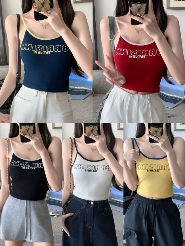 Tank top u korejskom stilu, print s slovima, uski kroj, vrlo kratka duljina.