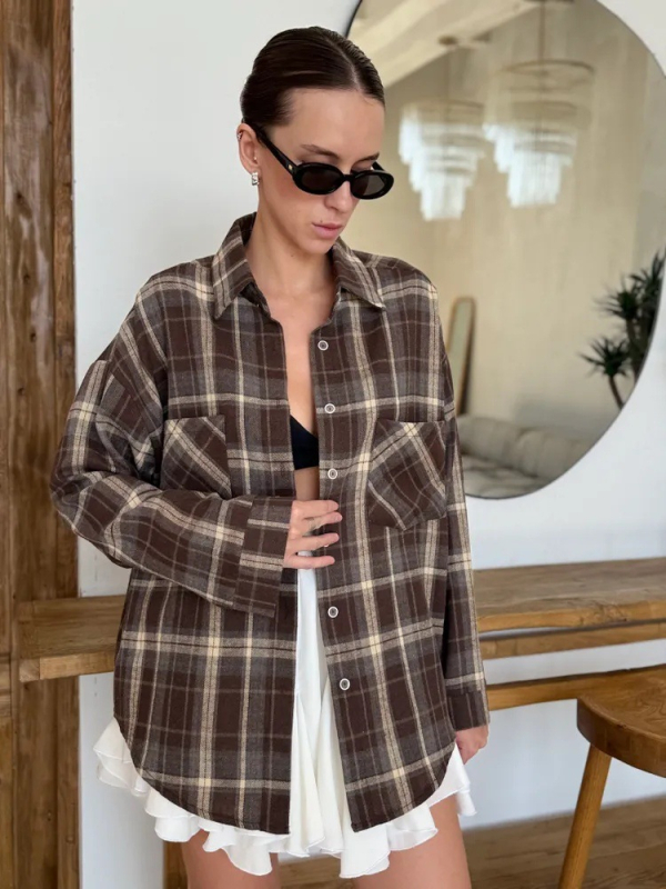 Cămașă de damă cu buzunare duble, model în dungi, guler înălțat, mâneci lungi, croială lejeră, lungime medie, stil cardigan