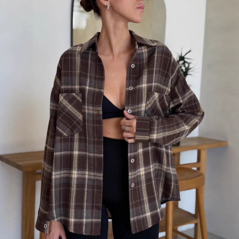 Cămașă de damă cu buzunare duble, model în dungi, guler înălțat, mâneci lungi, croială lejeră, lungime medie, stil cardigan