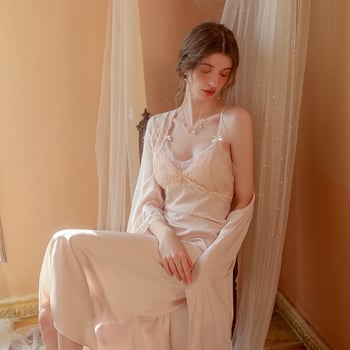 Noapte lungă cu bretele, din satin sintetic, decolteu în V, respirabilă și confortabilă pentru primăvară-vară, 121–140 g/m2.