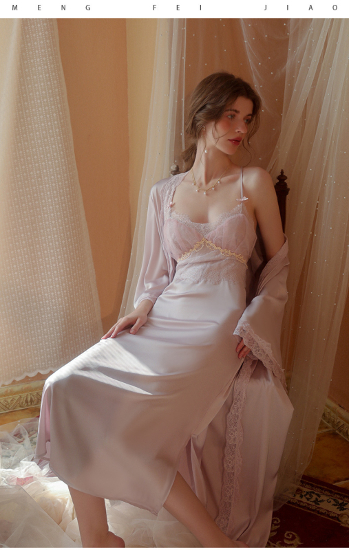 Noapte lungă cu bretele, din satin sintetic, decolteu în V, respirabilă și confortabilă pentru primăvară-vară, 121–140 g/m2.