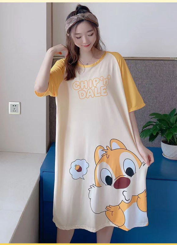 Rochie de noapte din Milk Silk pentru femei — croială lejeră, stil drăguț de desen animat, lungime până la genunchi, guler rotund, mâneci 3/4