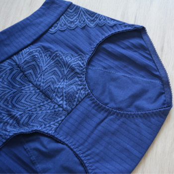 Женско менструално бельо от памук с дантела, райе, висока талия; основна материя: памук 95%, чатал: 100% памук