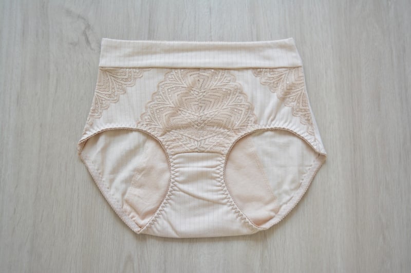 Женско менструално бельо от памук с дантела, райе, висока талия; основна материя: памук 95%, чатал: 100% памук