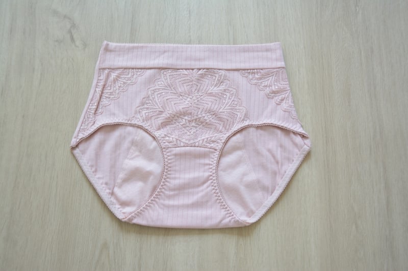 Женско менструално бельо от памук с дантела, райе, висока талия; основна материя: памук 95%, чатал: 100% памук