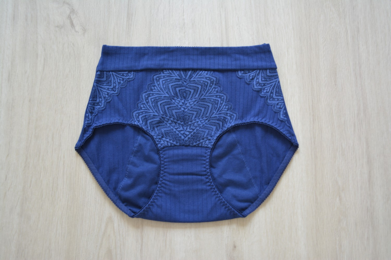 Женско менструално бельо от памук с дантела, райе, висока талия; основна материя: памук 95%, чатал: 100% памук