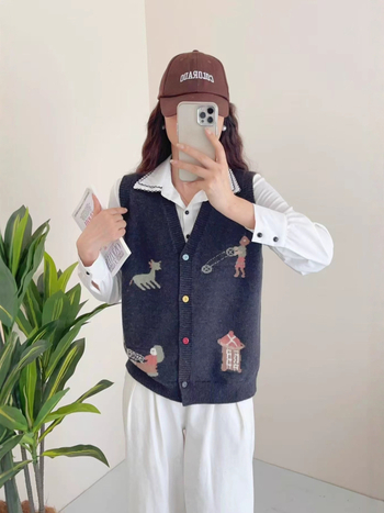 Pletena ženska vesta bez rukava, V-izrez, pamuk 95%+, književno retro stil, duljina 50–65 cm