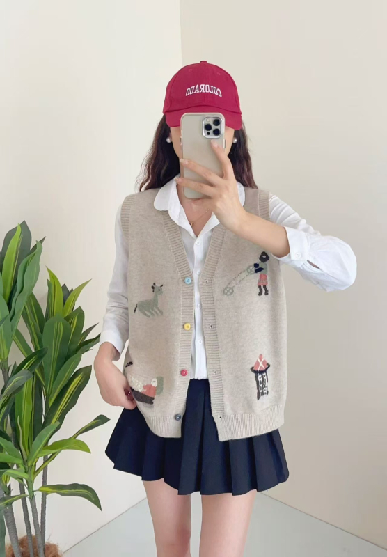 Pletena ženska vesta bez rukava, V-izrez, pamuk 95%+, književno retro stil, duljina 50–65 cm