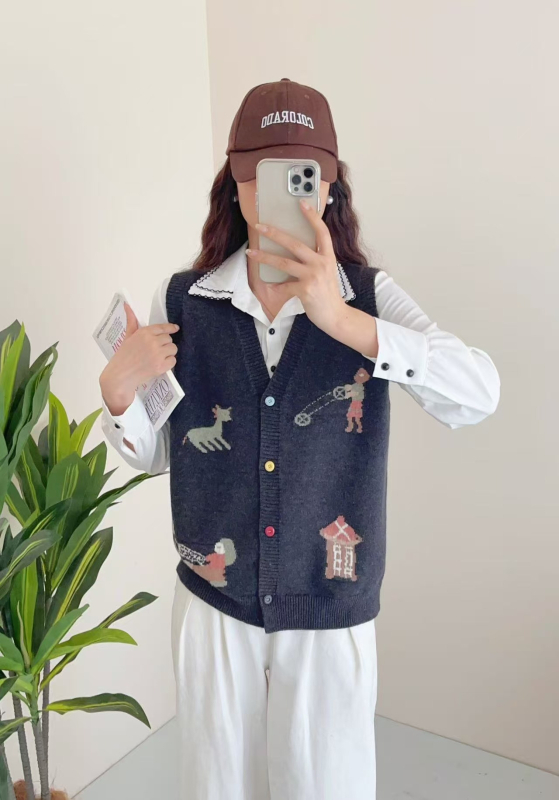 Pletena ženska vesta bez rukava, V-izrez, pamuk 95%+, književno retro stil, duljina 50–65 cm
