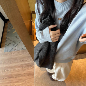 Безшевно трикотажно горнище от вискоза-полиестер смес, корейски стил, свободна кройка, висока яка.