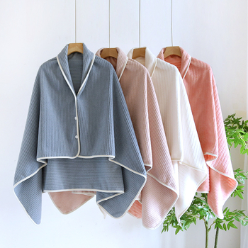 Μετά τον τοκετό μανδύας γαλουχίας σε στυλ καρντιγκάν, φλανέλ 100% πολυεστέρας, χωρίς μανίκια, βαρύ ύφασμα 251–300 g/m², κατάλληλος για φθινόπωρο και χειμώνα και για όλες τις εποχές