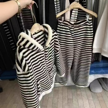 Set pijamale pentru acasă – model cu dungi, stil relaxat, fleece coral, 100% poliester, grosime extra 301–350 g/m²