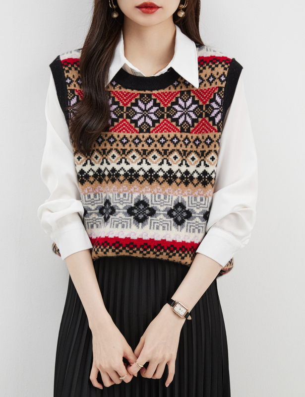 Ženski vest u retro stilu, pull-over stil, okrugli izrez, vuna 95%+, duljina 50–65 cm