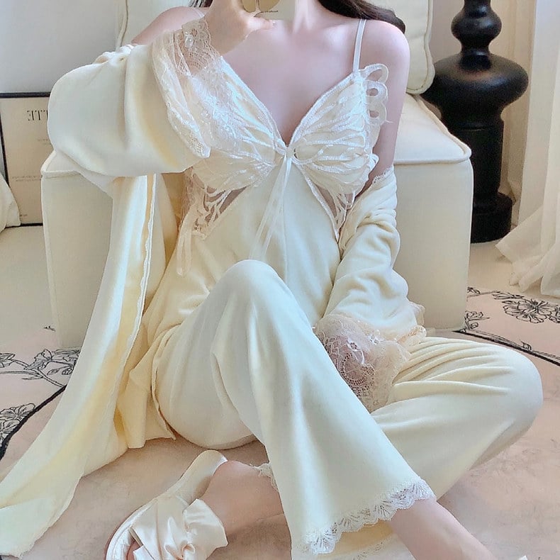 Pijamă trei piese din catifea Island, decolteu în V, mâneci lungi și pantaloni; stil sexy, material gros, 90–95% poliester; potrivită pentru iarnă, primăvară și toamnă.