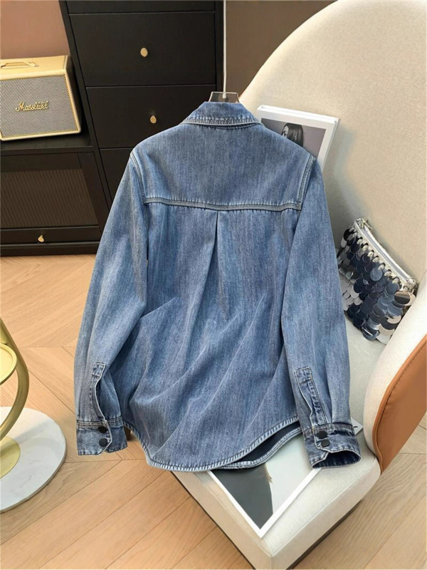 Denim košulja-jakna s fleec navlakom, opuštenog kroja, retro stil, svijetlo plava, casual jesen-zima za žene