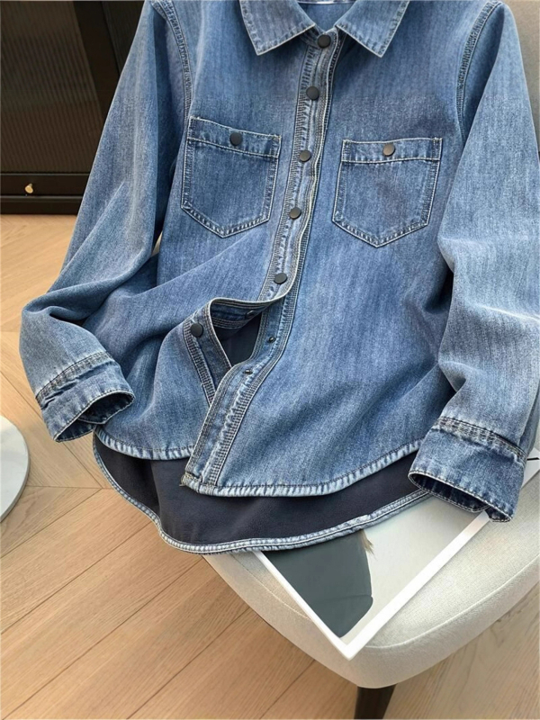 Denim košulja-jakna s fleec navlakom, opuštenog kroja, retro stil, svijetlo plava, casual jesen-zima za žene