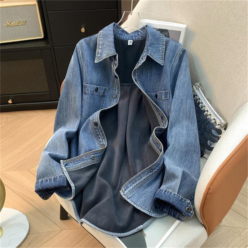 Denim košulja-jakna s fleec navlakom, opuštenog kroja, retro stil, svijetlo plava, casual jesen-zima za žene