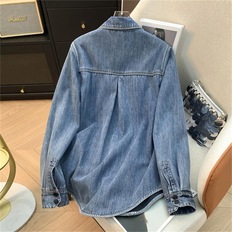 Denim košulja-jakna s fleec navlakom, opuštenog kroja, retro stil, svijetlo plava, casual jesen-zima za žene