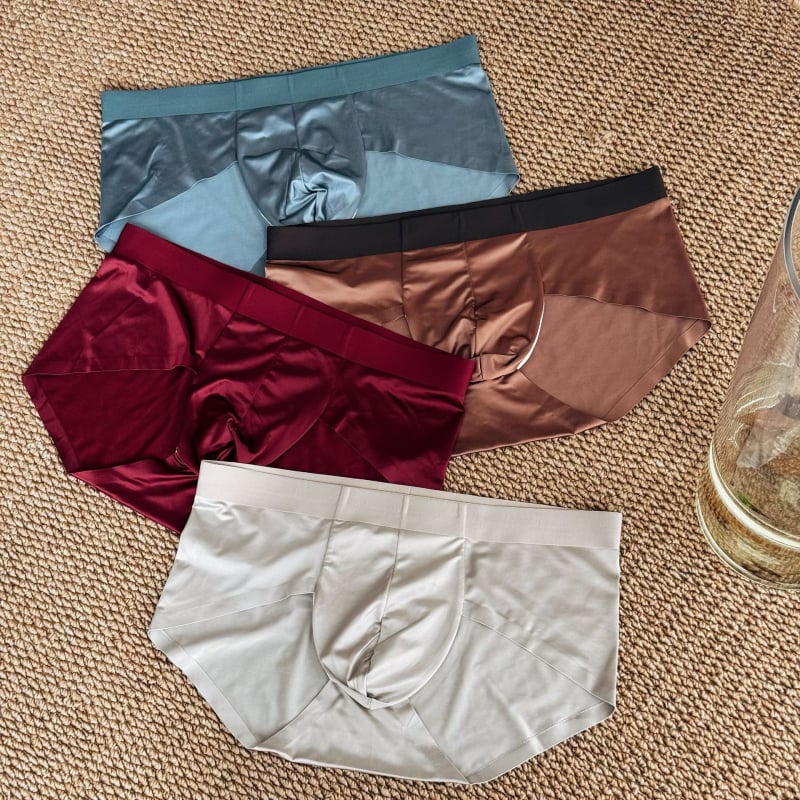 Muške trokutaste gaće od ice silk, prozračne, srednje pojas, glavni materijal: najlon 70–80%.