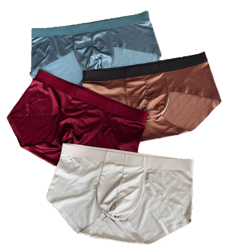 Muške trokutaste gaće od ice silk, prozračne, srednje pojas, glavni materijal: najlon 70–80%.