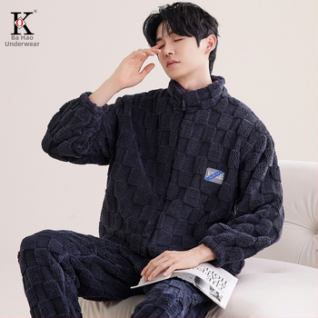 Set de pijamale pentru bărbați, iarnă, din flanel cu căptușeală fleece, guler înalt (stand collar), stil cardigan, mâneci lungi și pantaloni, confortabil și călduros.